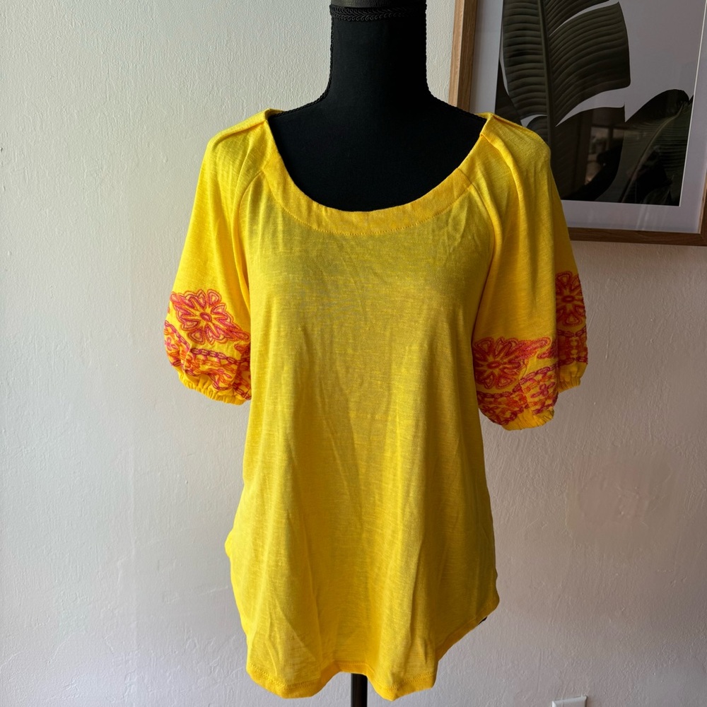 SALE Greige Daisy Daze Embroidered Top NWT